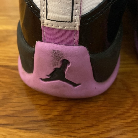 Jordan Women’s Purple and White Sneakers Size 5.5 - Picture 4 of 9